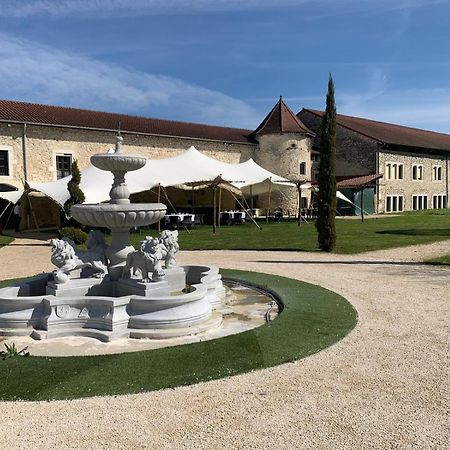 Les Dependances De Chapeau Cornu Vignieu Exteriör bild